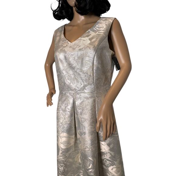 NWT Ellen Tracy Silver Jacquard Maxi Gown Dress Size 8 Formal Evening Prom 8 - Picture 17 of 17